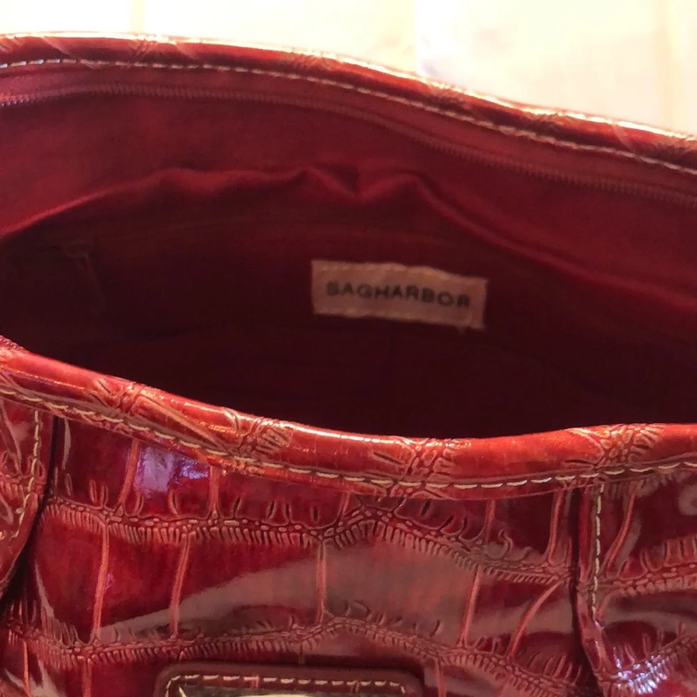 Vintage Sag Harbor Faux Croc Patent Leather Bag Red 13.5x4” - 8.5” drop